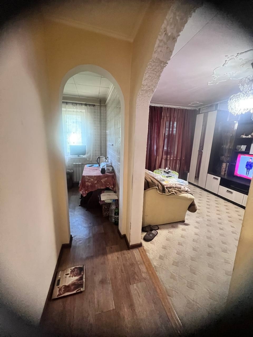 Продам трёхкомнатную квартиру, кв. Молодёжный, 3/5 эт. панельного дома, общая площадь 60 кв. м, окна м/п,балкон остеклен , сплит система, бойлер, с/у совмещён, трубы и проводка новые, квартира утеплена внутри, вода без перебоев. Состояние жилое заходи и живи, мебель и техника остается, хорошее место расположе...