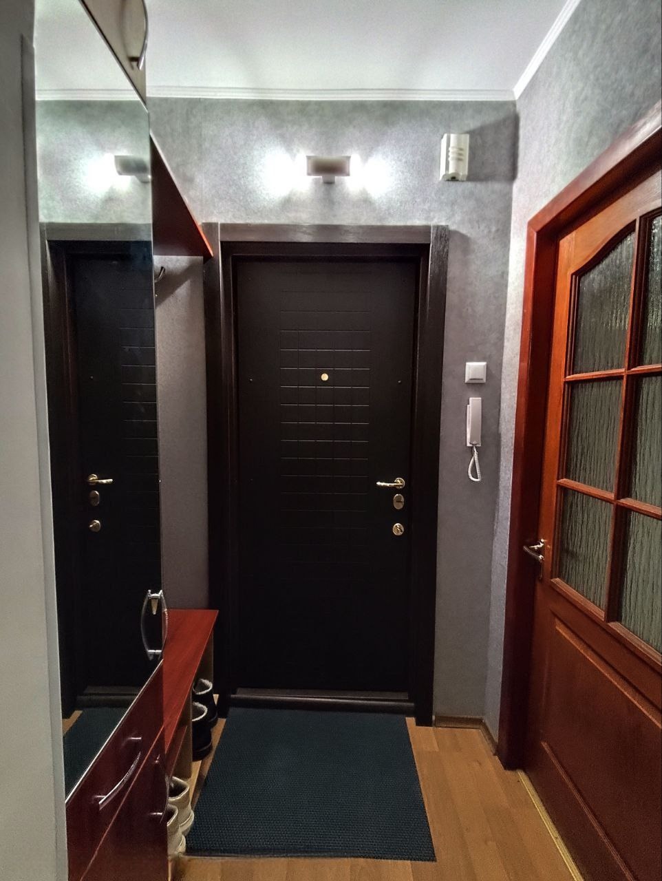 ‼Продам 3-комн. квартиру на кв. Героев Сталинграда. 5/9 эт., 74/40/9м². АВТОНОМНОЕ отоп-е! Утеплена снаружи, очень теплая и сухая. Квартира с ремонтом, в хорошем состоянии. Балкон и лоджия застеклены и обшиты пластиком. С/у раздельный. Остаётся мебель в 2-х спальнях, коридоре и на кухне, также холодильник, 2-...
