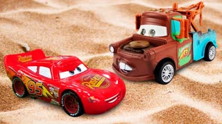 Машинки для малышей — Развивающие игры для самых маленьких в песочнице — Сборник видео с машинками